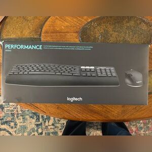 Logitech Performance MK850 Keyboard and Mouse - Black